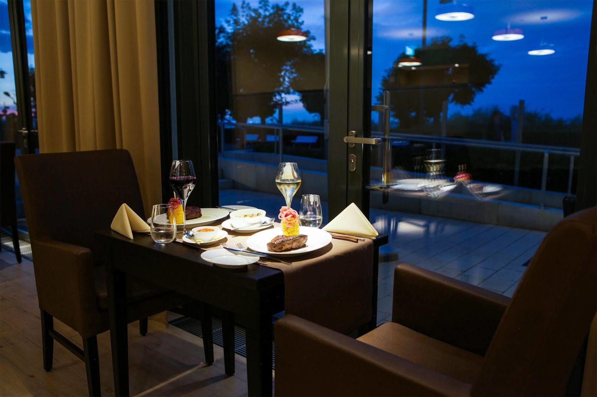 Seetelhotel Kaiserstrand Beachhotel Херингсдорф Екстериор снимка