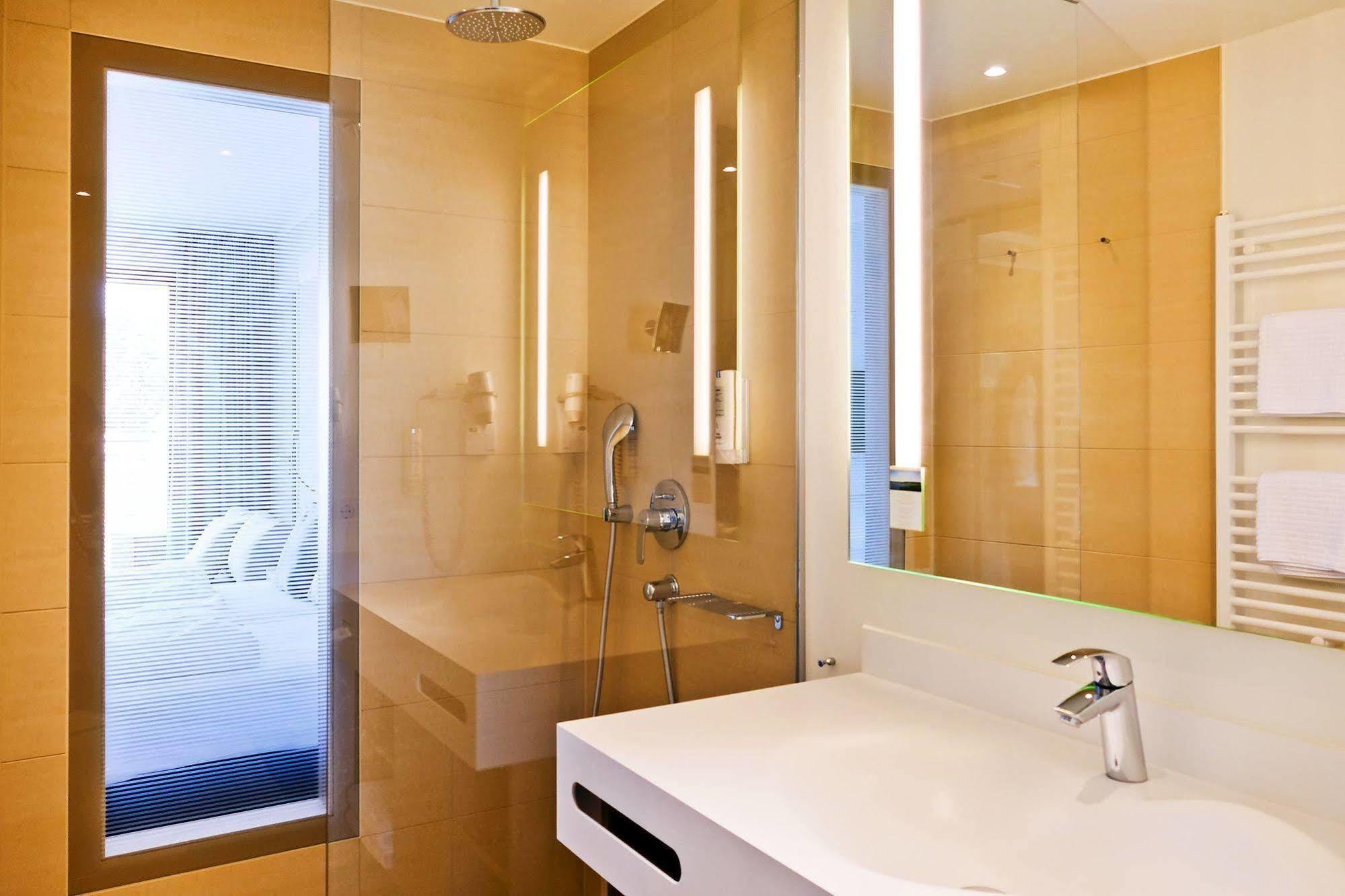 Seetelhotel Kaiserstrand Beachhotel Херингсдорф Екстериор снимка