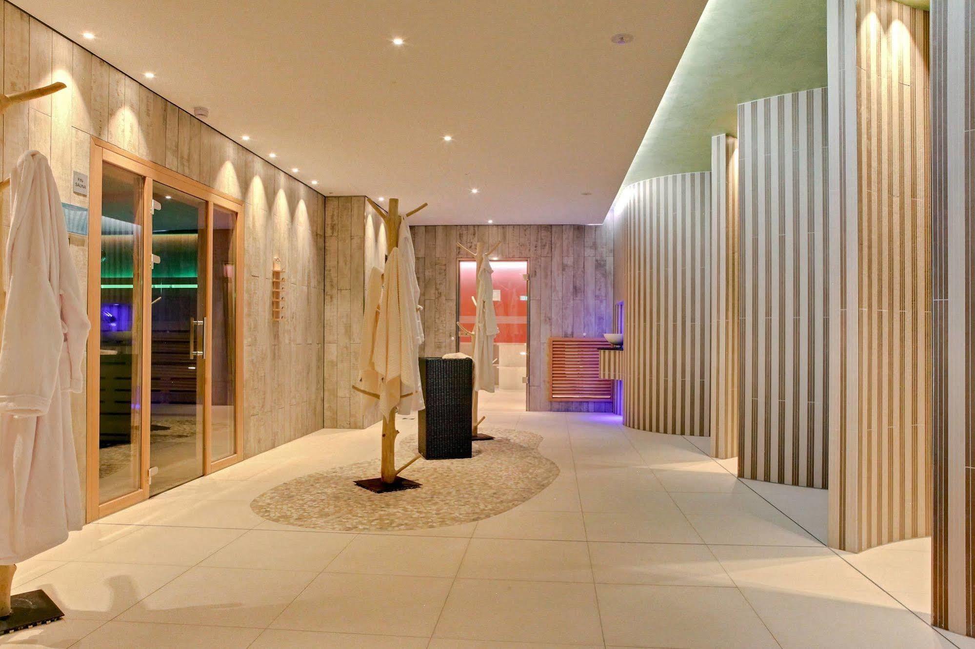 Seetelhotel Kaiserstrand Beachhotel Херингсдорф Екстериор снимка